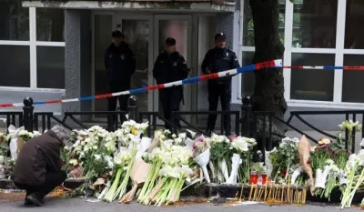 Испред Основна школа "Владислав Рибникар"