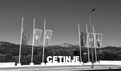 Zastave na pola koplja