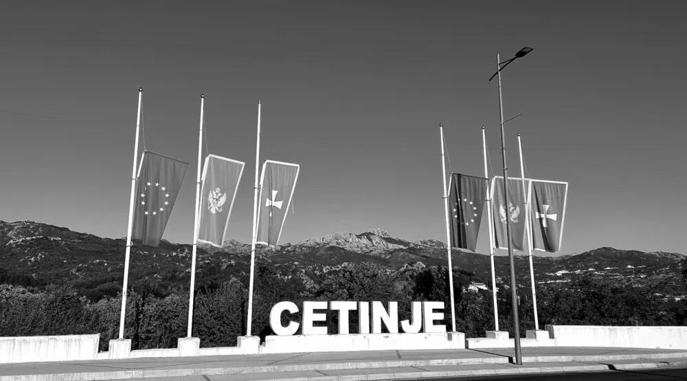 Zastave na pola koplja