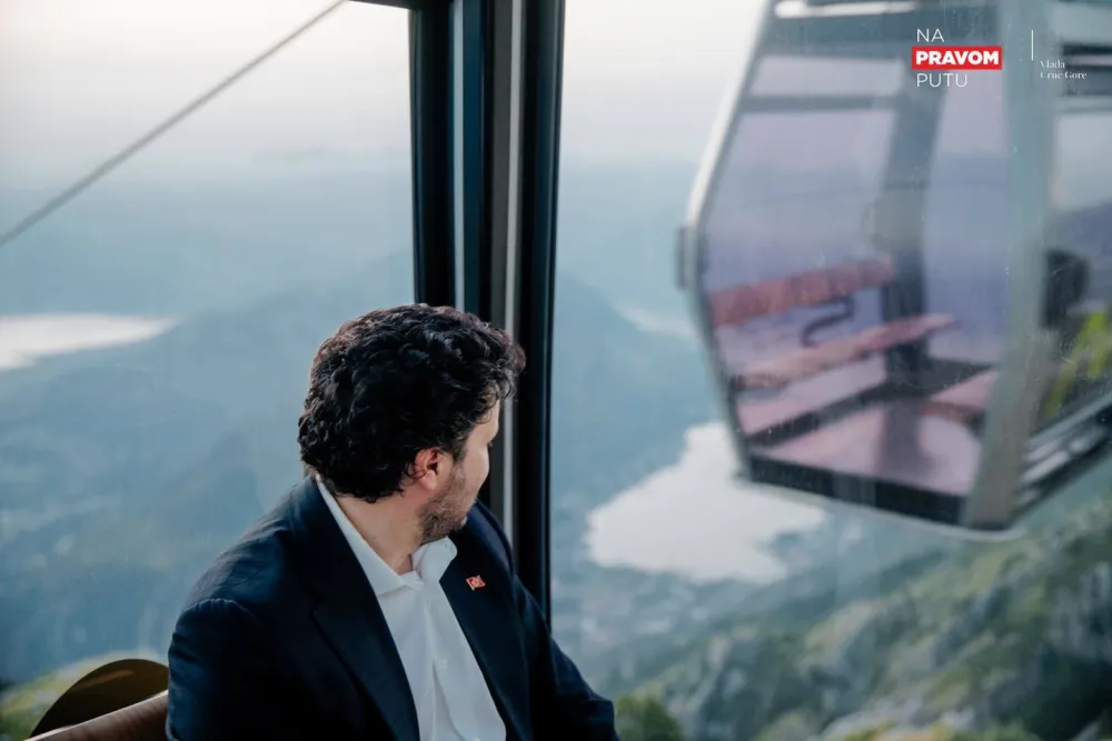 Abazović obavio probnu vožnju žičarom Kotor-Lovćen