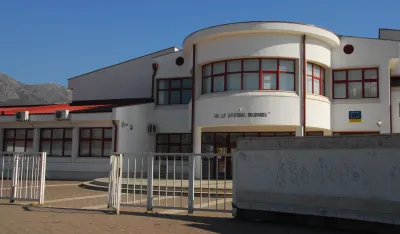 Okrečiće grafite na fasadi O&Scaron; "Dr Dragi&scaron;a Ivanović"