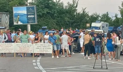 Francuski turisti pridružili se radnicima Instituta Igalo u blokadi graničnih prelaza