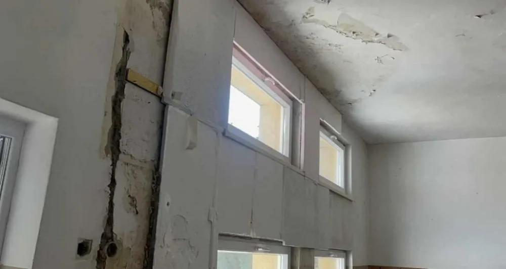 Iz &Scaron;kolskog odbora O&Scaron; "Vuk Karadžić" poručili: Krov se mora hitno sanirati
