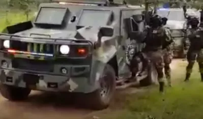 (VIDEO) Meksičke kriminalne organizacije oklopne automobile koriste za obračune sa policijom