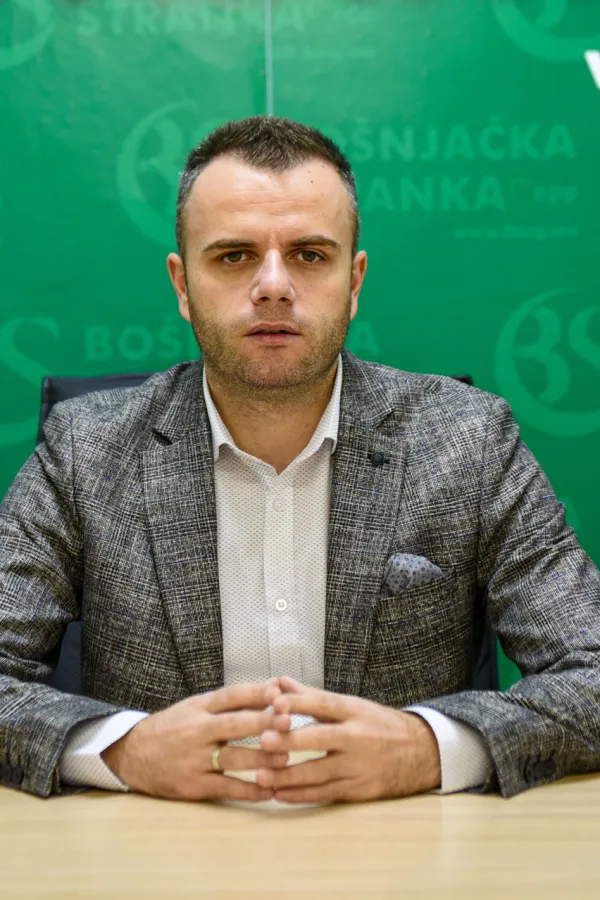 Адел Омерагић