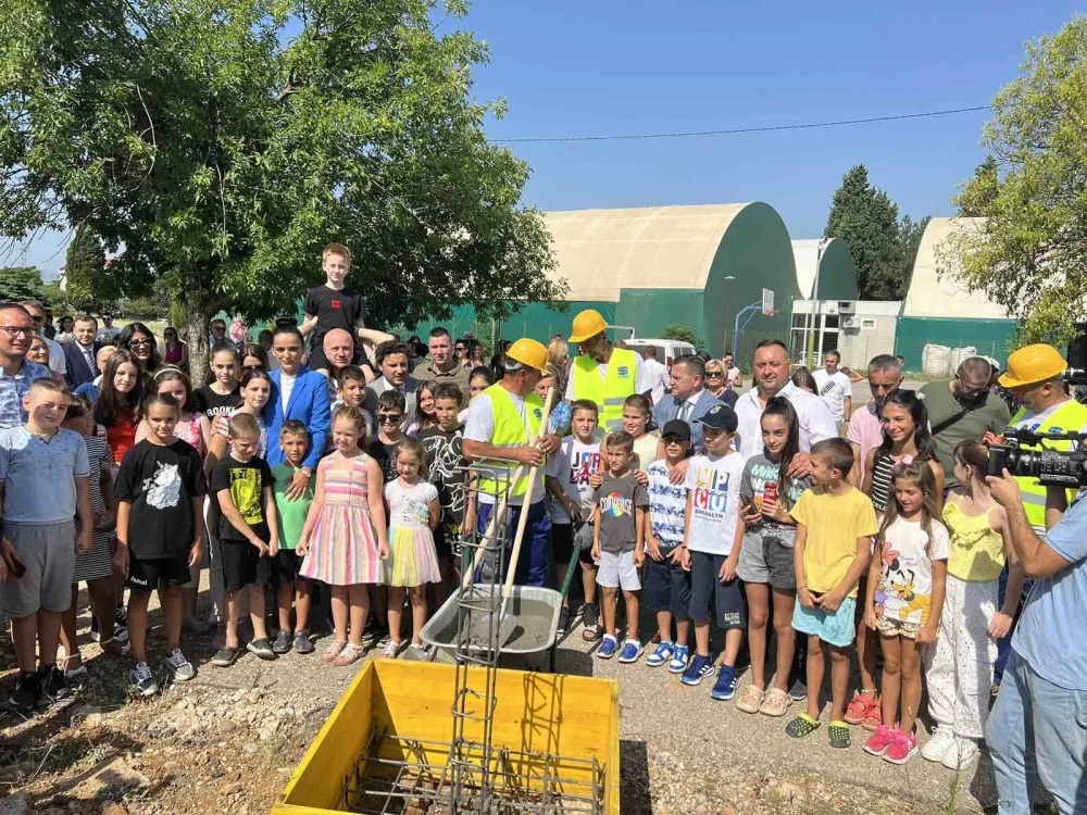 Polaganje kamena temeljca/O&Scaron; Vladimir Nazor