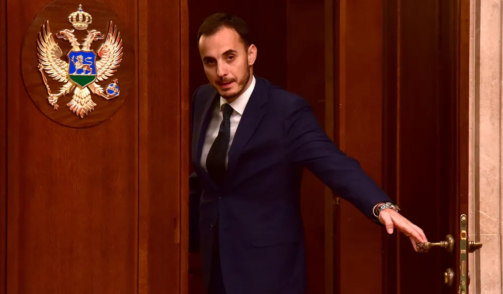 Konatar: Novoj vladi ostavljena puna kasa