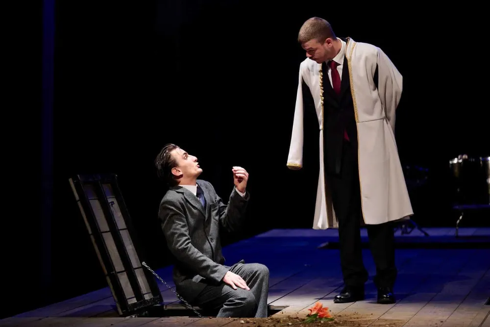 Сцена из представе "Брод"