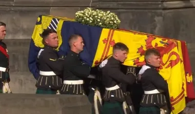 KRALJICA ELIZABETA-KOVĆEG FOTO: SKRIN&Scaron;OT - THE ROYAL FAMILY CHANNEL YOUTUBE/<br>