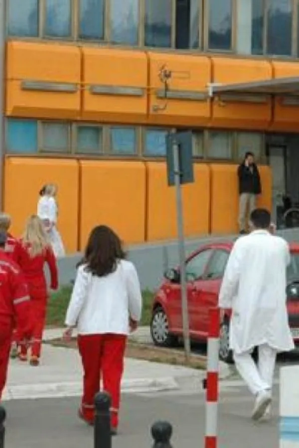 Испред Завода за хитну медицинску помоћ