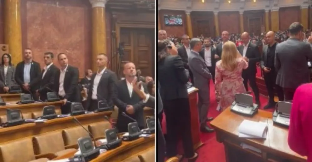 (VIDEO) Nastavak haosa u Skup&scaron;tini Srbije: Opozicionare opkolili pripadnici obezbjeđenja