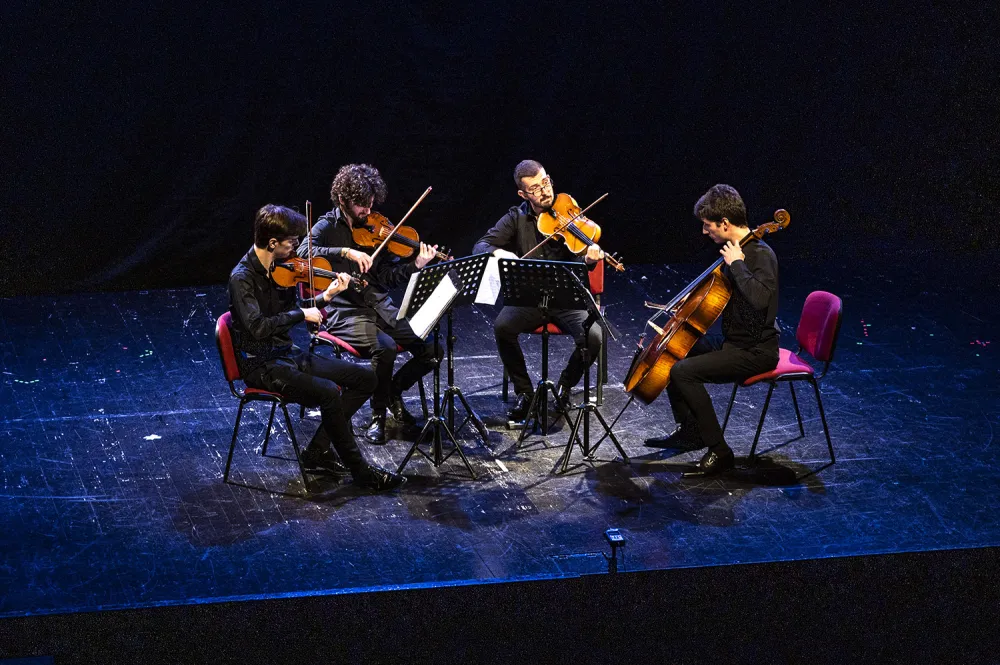 Posveta ženama, posveta koriјenima