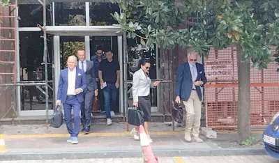 Vesna Medenica sa advokatima izlazi iz suda