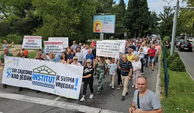 Sindikalni i protestanti u protesnoj &scaron;etnji