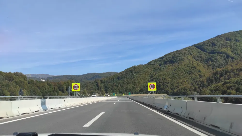 Putevi suvi, moguća pojava sitnijih odrona