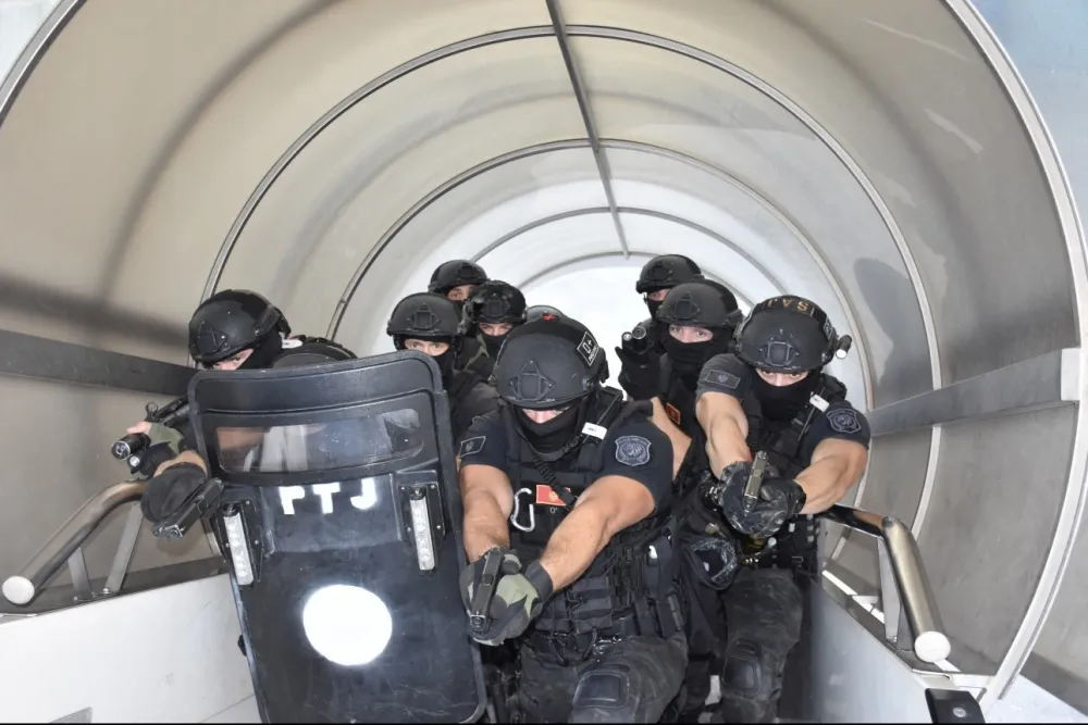 (VIDEO) Francuski GIGN održao obuku pripadnicima PTJ i PJP: Taktike u rje&scaron;avanju otmica aviona