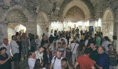 Brojna publika do&scaron;la je na otvaranje izložbe