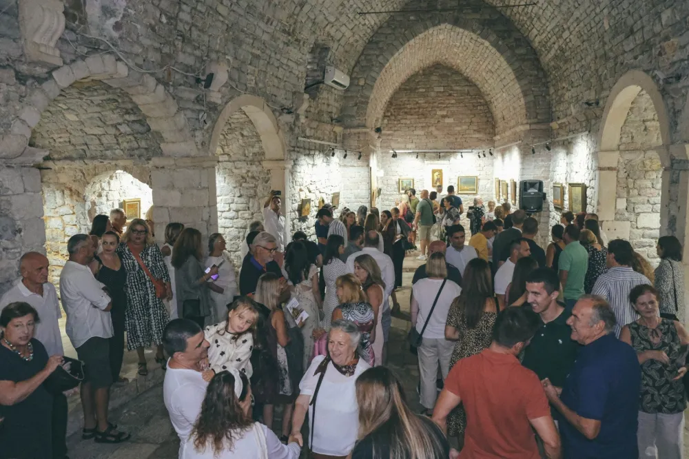 Brojna publika do&scaron;la je na otvaranje izložbe