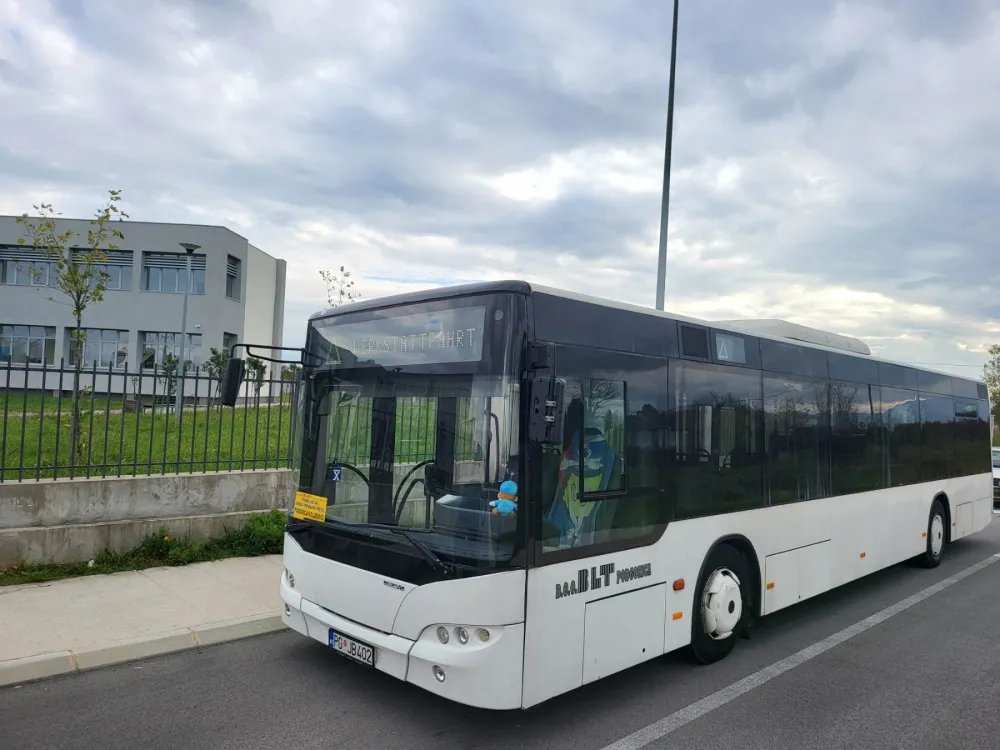 Школски аутобус који саобраћа од Подгорице до Зете