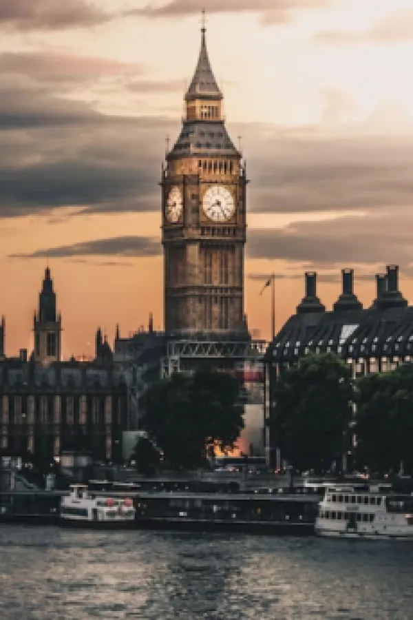 Unsplash: Luke Stackpoole<br>London