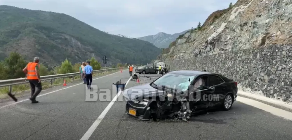 (VIDEO) Te&scaron;ka nesreća u Albaniji: Povrijeđen crnogorski državljanin, stradao policajac