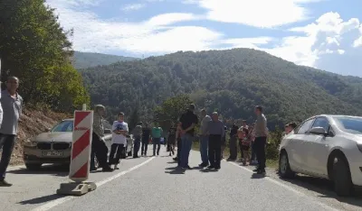 Blokada saobraćajnice (Foto: RTCG)