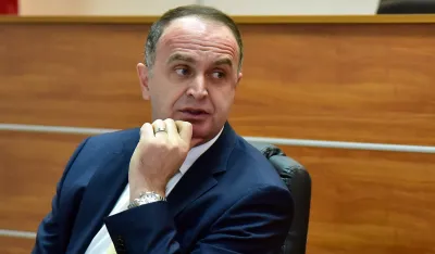 Nik Djeljosaj, tuzi sjednica opstine