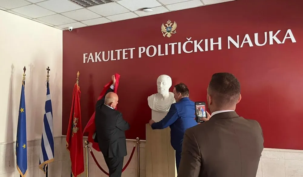 Otkrivena bista Aristotela na Fakultetu političkih nauka