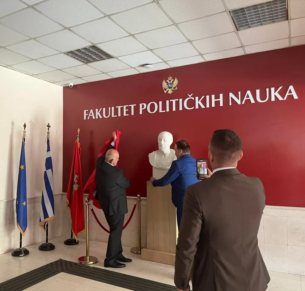 Otkrivena bista Aristotela na Fakultetu političkih nauka