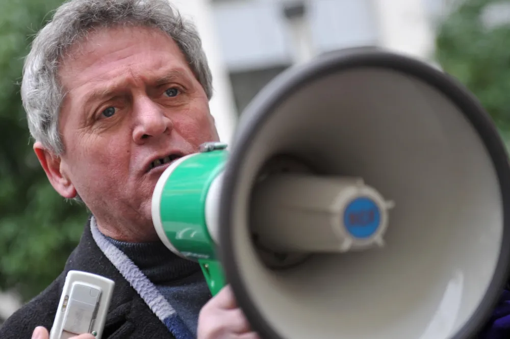 Protest radnika Radoja Dakica ispred Vlade