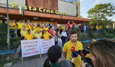 (VIDEO/FOTO) Protest radnika Po&scaron;te: Traže povećanje plata i neradnu subotu