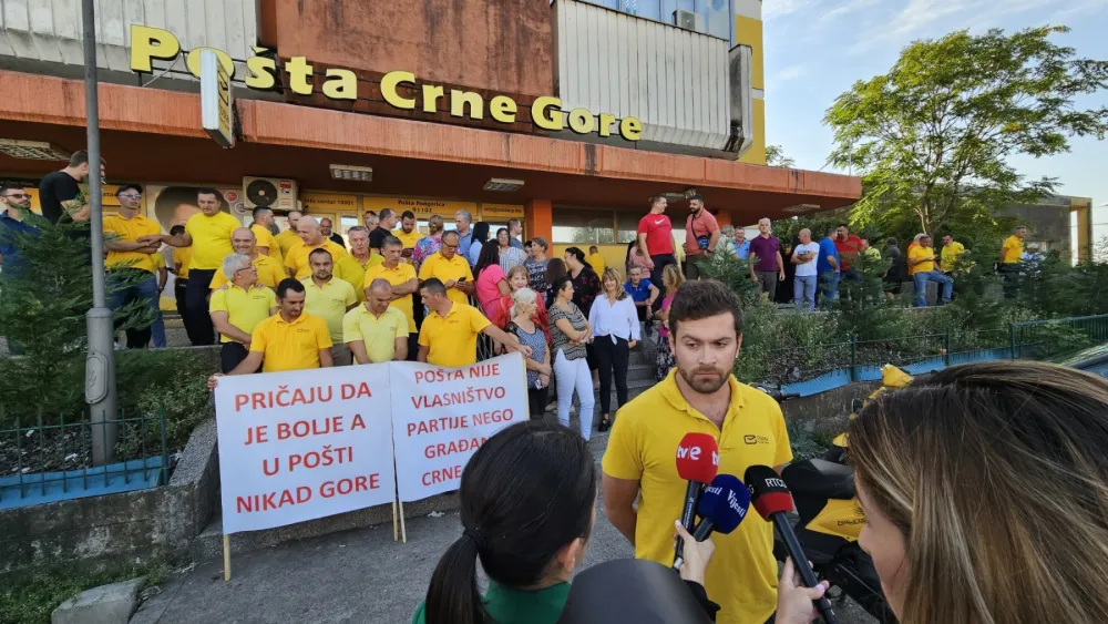 (VIDEO/FOTO) Protest radnika Po&scaron;te: Traže povećanje plata i neradnu subotu