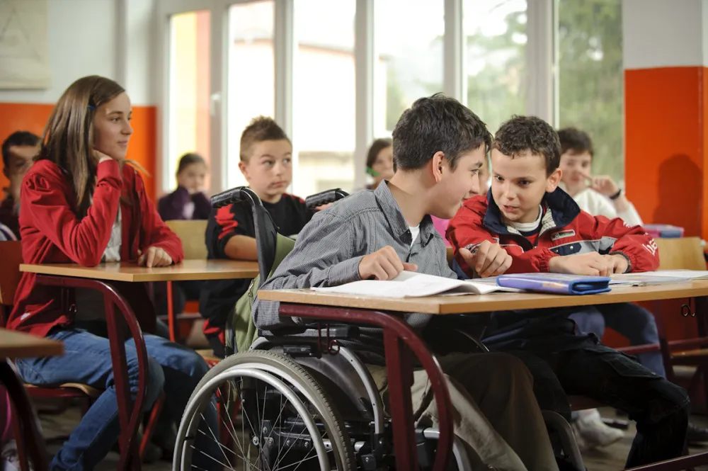 UNICEF: Povećati broj romskih medijatora i asistenata u nastavi za djecu sa smetnjama u razvoju