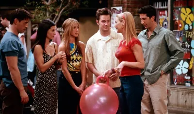 LIBRARY. <br>USA. Lisa Kudrow, Jennifer Aniston, Matt LeBlanc, Matthew Perry, Courteney Cox and David Schwimmer in the &copy;Warner Bros. TV series: 'Friends' (1994-2004),Image: 448706452, License: Rights-managed, Restrictions: Supplied by Landmark Media. Editorial Only. Landmark Media is not the copyright owner of these Film or TV stills but provides a service only for recognised Media outlets., ***<br>HANDOUT image or SOCIAL MEDIA IMAGE or FILMSTILL for EDITORIAL USE ONLY! * Please note: Fees charged by Profimedia are for the Profimedia's services only, and do not, nor are they intended to, convey to the user any ownership of Copyright or License in the material. Profimedia does not claim any ownership including but not limited to Copyright or License in the attached material. By publishing this material you (the user) expressly agree to indemnify and to hold Profimedia and its directors, shareholders and employees harmless from any loss, claims, damages, demands, expenses (including legal fees), or any causes of action or allegation against Profimedia arising out of or connected in any way with publication of the material. Profimedia does not claim any copyright or license in the attached materials. Any downloading fees charged by Profimedia are for Profimedia's services only. * Handling Fee Only <br>***, Model Release: no, Credit line: Supplied by LMK/Landmark/Profimedia