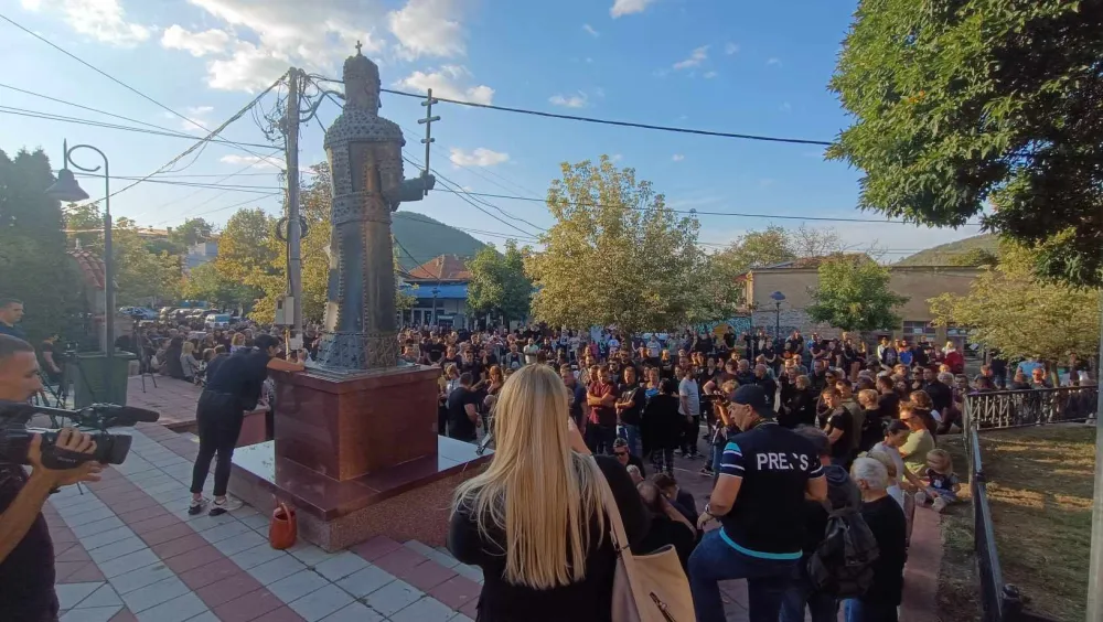 Okupljeni mje&scaron;tani
