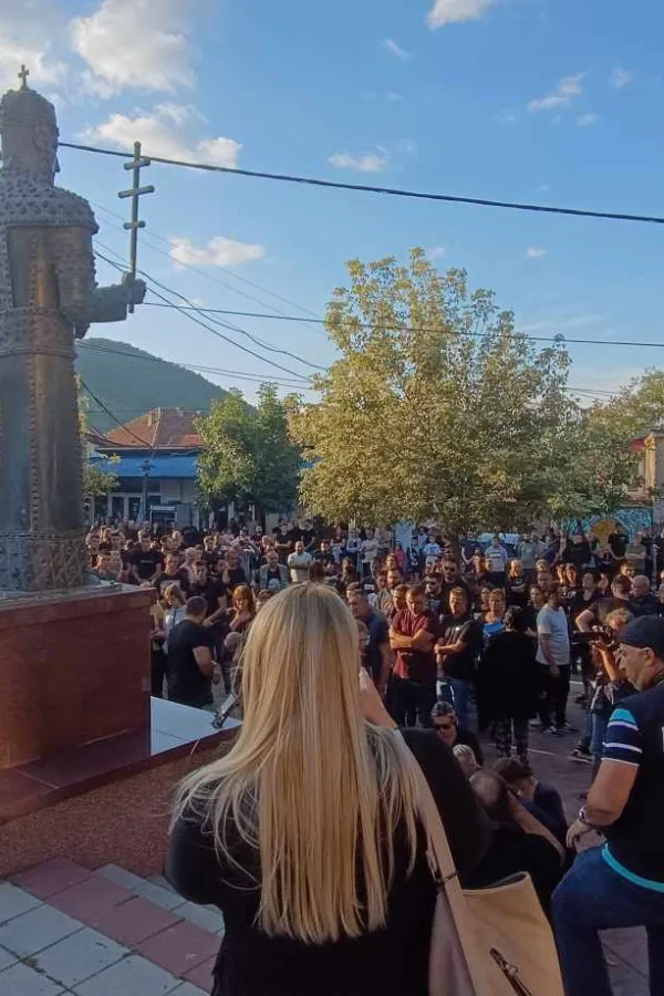Okupljeni mje&scaron;tani