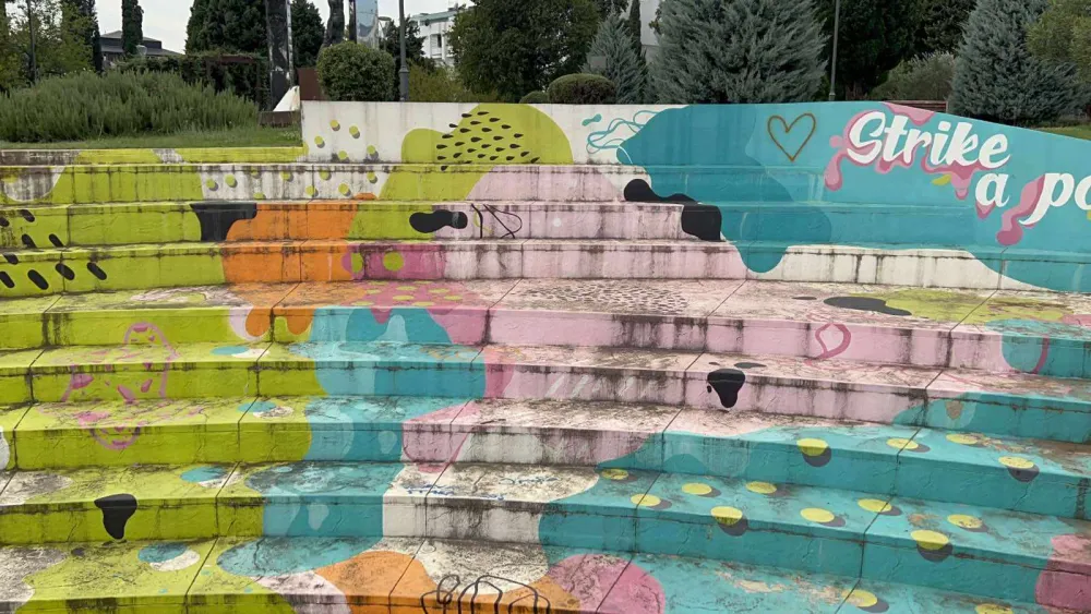 Očistiti &scaron;arenilo sa skupocјenog kamena pored Moskovskog mosta