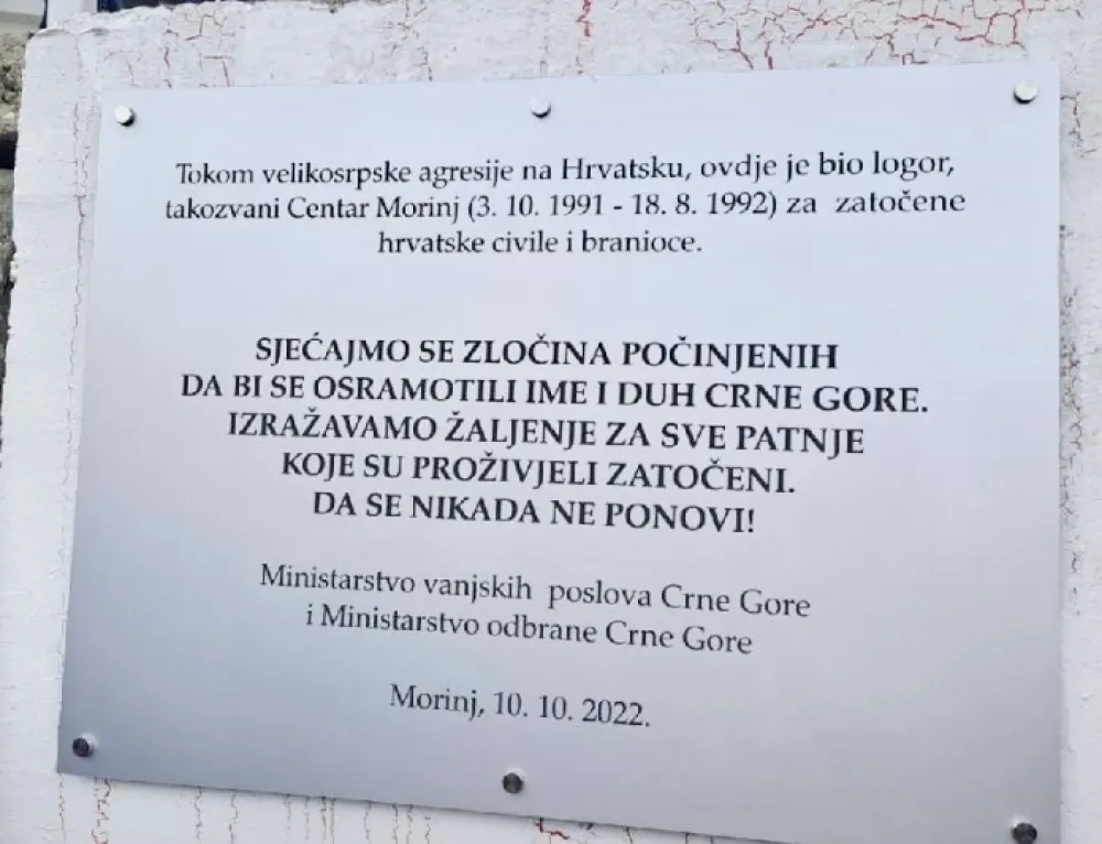 Спомен плоча која је постављена у Морињу