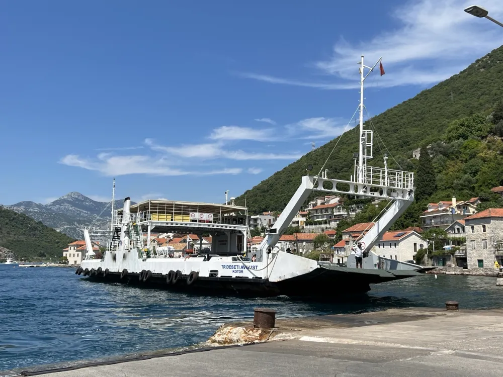 Trajekt "30. avgust"