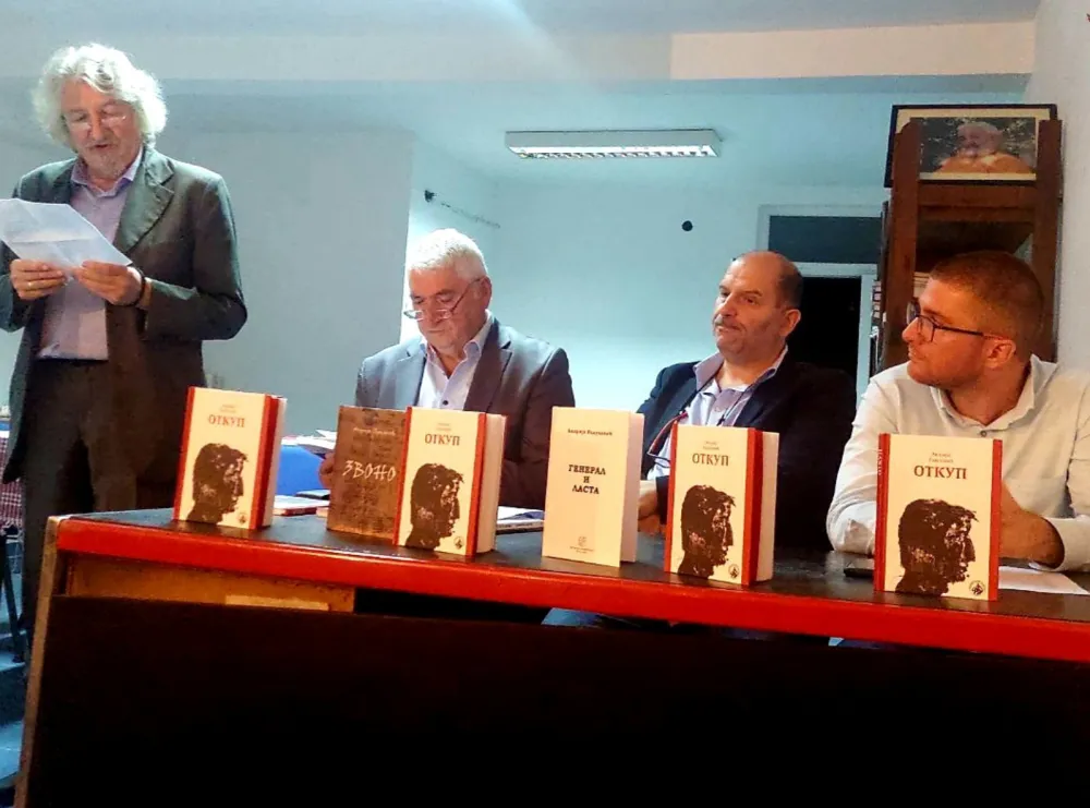 Moderan u izrazu, duhovno radoznao i vezan za istoriјu