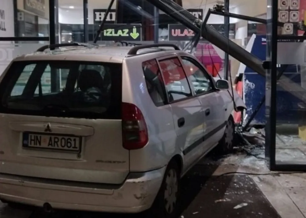 Herceg Novi: Uhap&scaron;ena djevojka, pijana kolima udarila u HDL