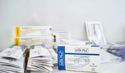 Fondacija &ldquo;Ognjen Rakočević&rdquo; donirala KCCG računar i potro&scaron;ni medicinski materijal