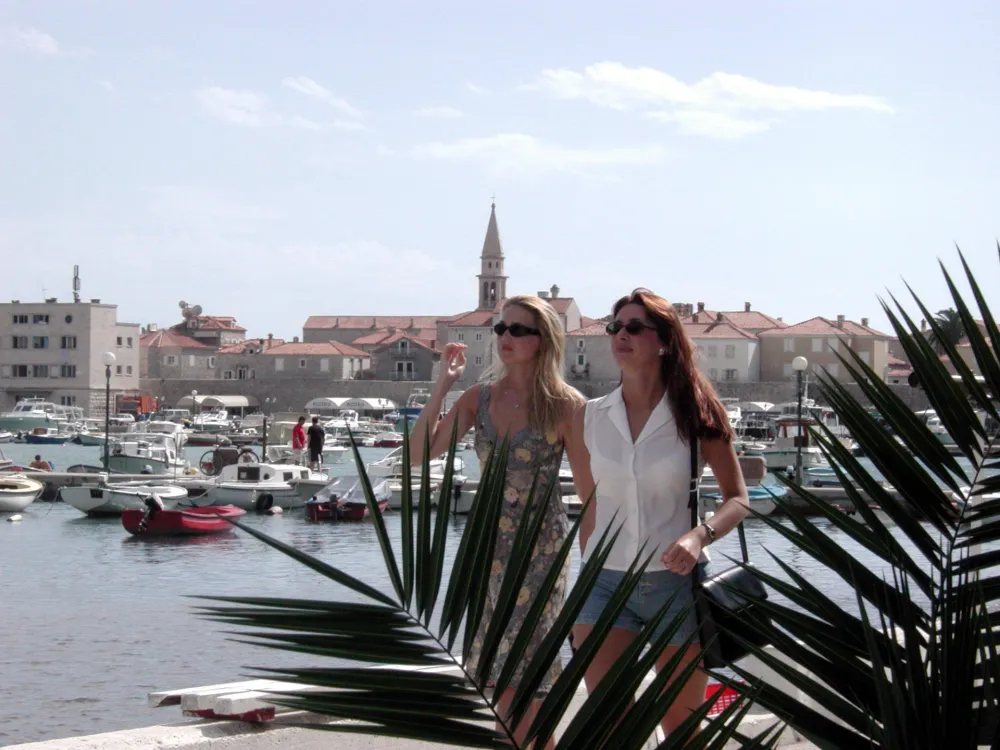 &bdquo;Get by Bus&ldquo;: Stari grad Budva i manastir na Cetinju omiljene turističke lokacije