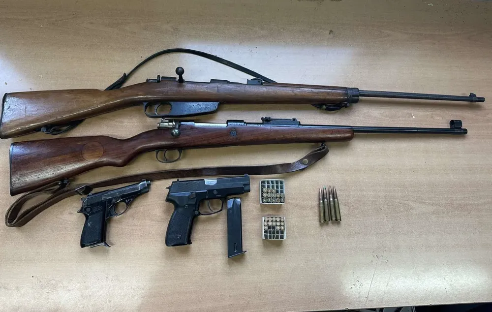 Cetinje: Policija oduzela pi&scaron;tolje, pu&scaron;ke i municiju