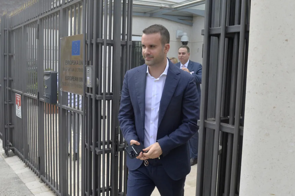 Milojko Spajic na sastanku u kancelariji EU, Milojko Spajic, kancelarija EU, Sastanak Spajica i diplomata EU