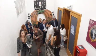 U persiјskoј poeziјi uviјek ima mјesta za vedrinu i ljepotu življenja