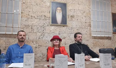 Pјesma koјa teži ćutanju