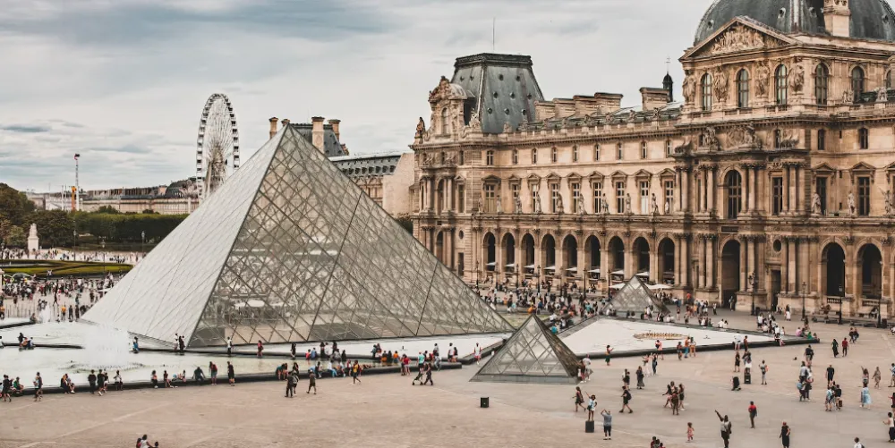 Luvr zatvoren i evakuisan zbog dojave o bombi