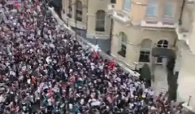 (VIDEO) London: Uprkos upozorenjima, hiljade ljudi na propalestinskom skupu