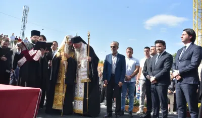 Patrijarh Porfirije, mitropolit Joanikije osve&scaron;tali temelje crkve i gimnazije 